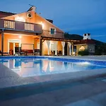 Anica Holiday home Cavoglave