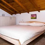 Holiday home Anica Cavoglave