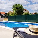 Holiday home Anica Cavoglave