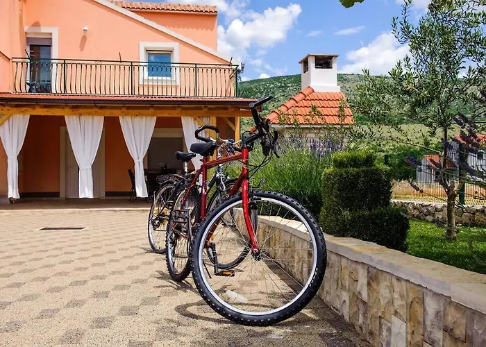 Holiday home Anica Cavoglave