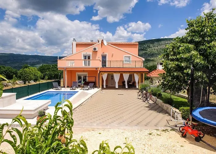 Holiday home Anica Cavoglave